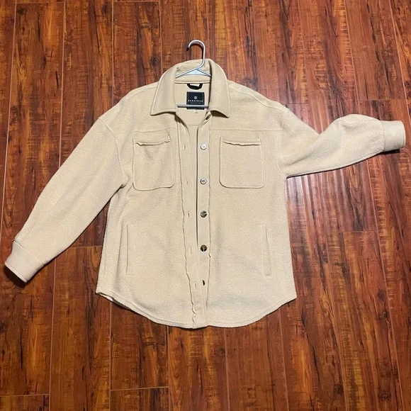 Shacket - Picture 1 of 3